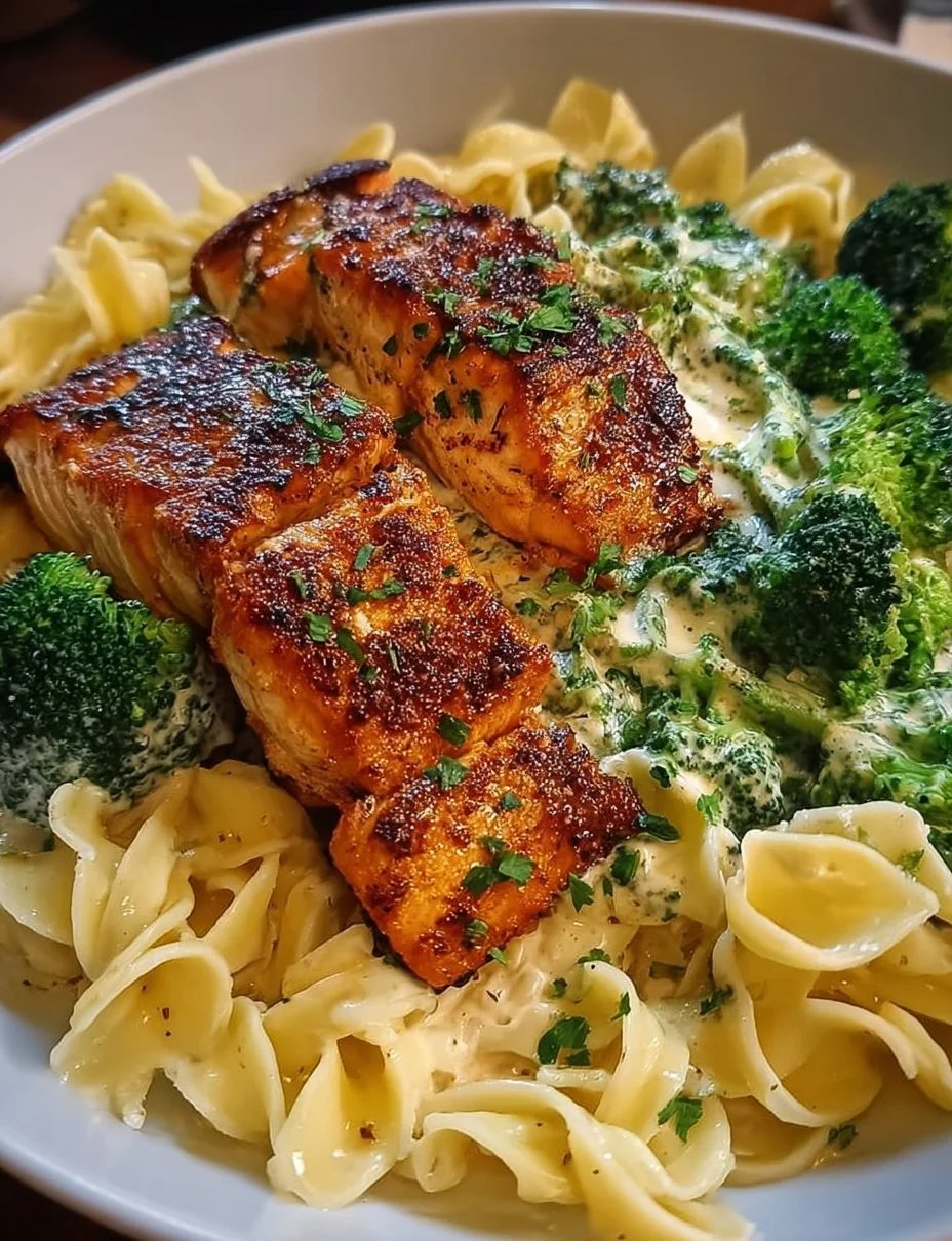 Gebratener Lachs und Brokkoli Alfredo