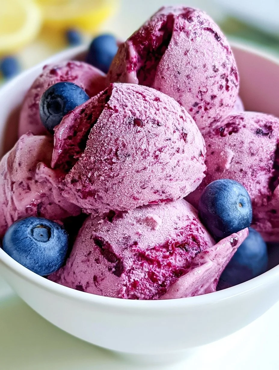 Blaubeereis: einfach & cremig